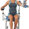 ragazza-che-fa-terapia-con-kinetec-spalla